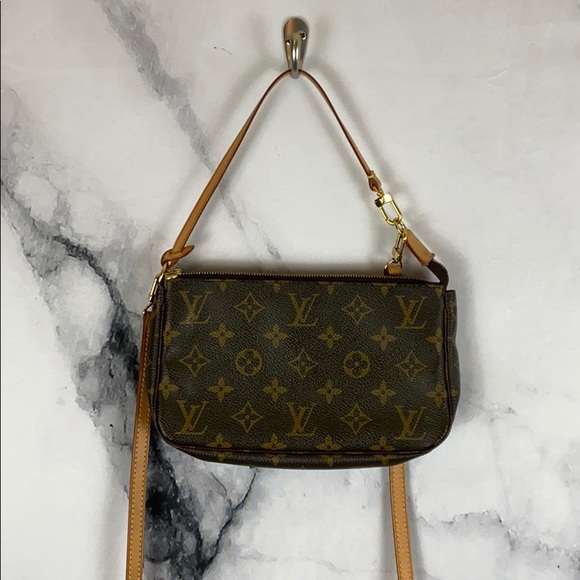 Louis Vuitton Handbags - LOUIS VUITTON pouchette monogram crossbody w/strap